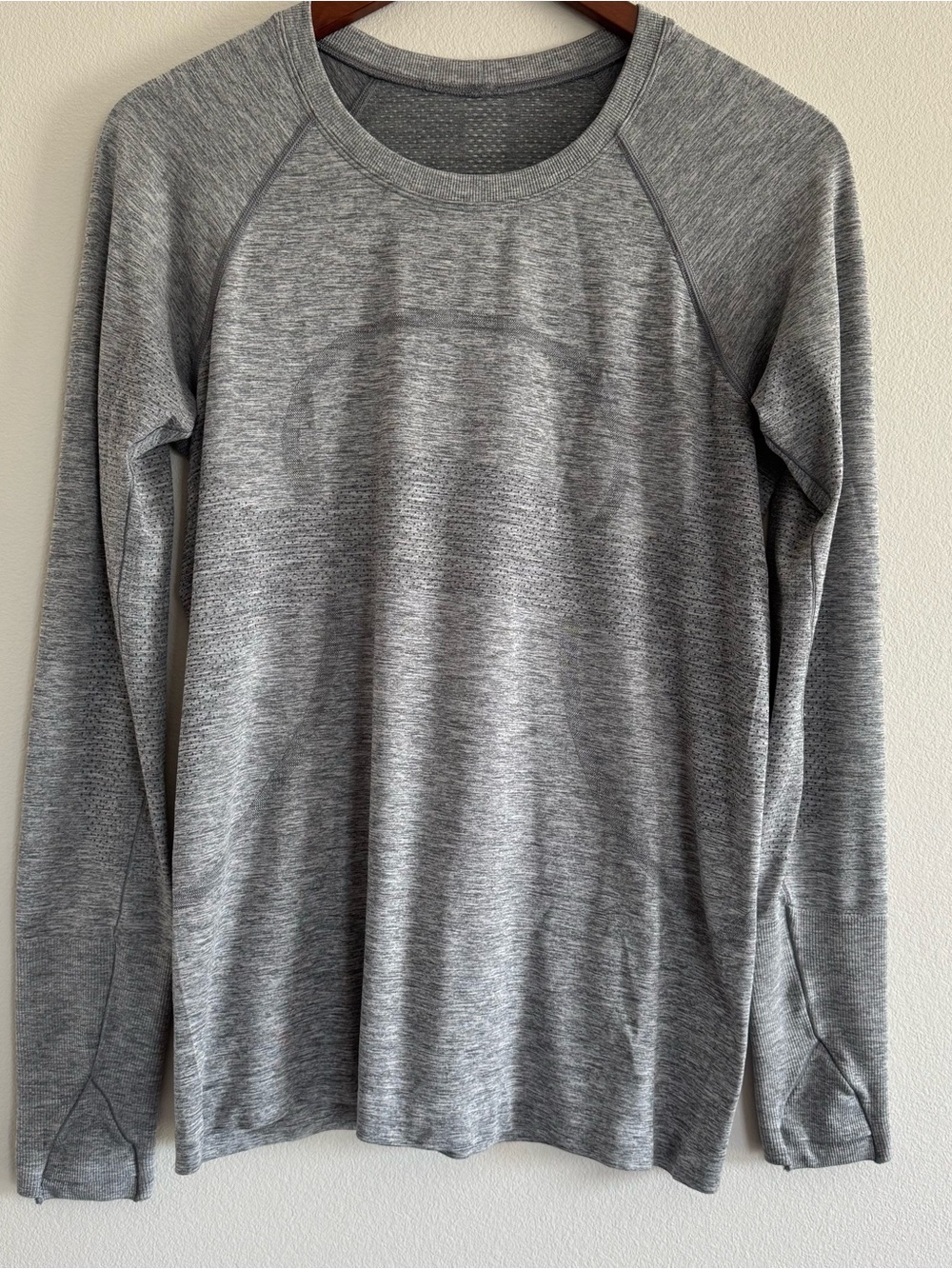 Lululemon Swiftly Tech Long Sleeve Crew Gray Heathered Relaxed Fit size 10